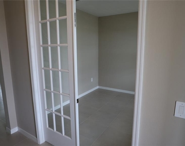 5172 Goldfinch Drive - Photo Thumbnail 32