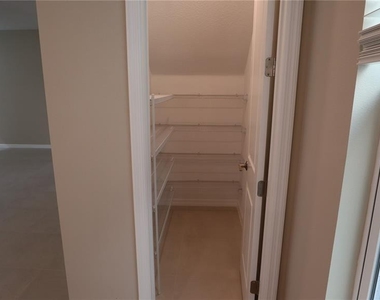 5172 Goldfinch Drive - Photo Thumbnail 17