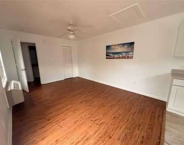 527 Caribbean Drive - Photo Thumbnail 2