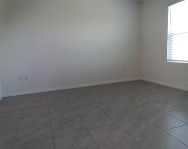 1815 Southfork Drive - Photo Thumbnail 6
