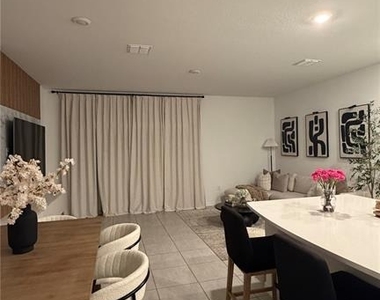 2966 Canary Avenue - Photo Thumbnail 8