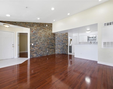 2207 Antigua Place - Photo Thumbnail 5