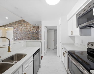 2207 Antigua Place - Photo Thumbnail 9