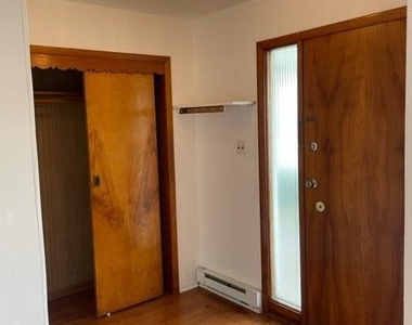 430 Orchard Street - Photo Thumbnail 2