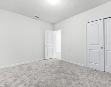 1050 Michelangelo Lane - Photo Thumbnail 13
