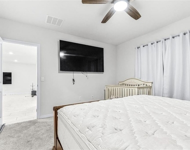 1050 Michelangelo Lane - Photo Thumbnail 16