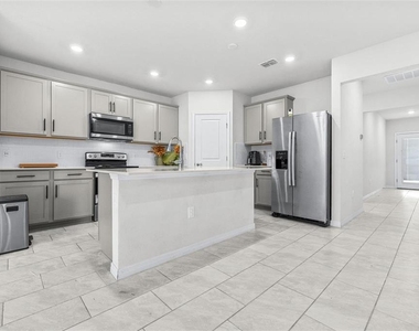 1050 Michelangelo Lane - Photo Thumbnail 6