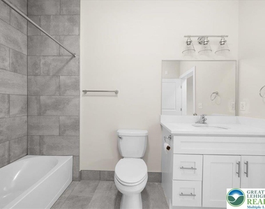 410 William Street - Photo Thumbnail 14