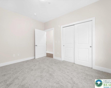 410 William Street - Photo Thumbnail 16