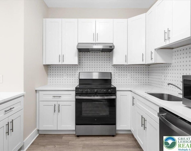 410 William Street - Photo Thumbnail 7