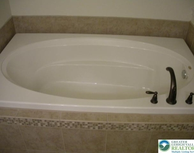 6149 Valley Forge Drive - Photo Thumbnail 9