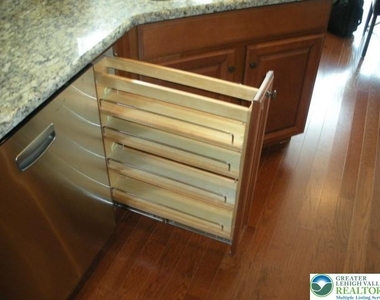 6149 Valley Forge Drive - Photo Thumbnail 4