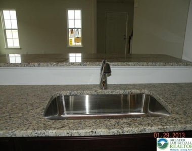 5985 Valley Forge Drive - Photo Thumbnail 3