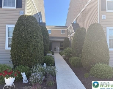 5985 Valley Forge Drive - Photo Thumbnail 12