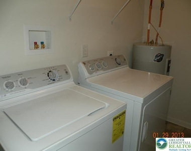 5985 Valley Forge Drive - Photo Thumbnail 6