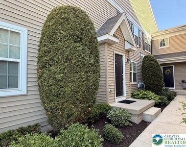5985 Valley Forge Drive - Photo Thumbnail 13