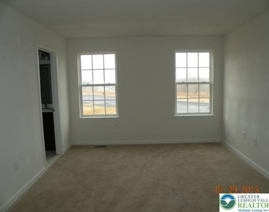 5985 Valley Forge Drive - Photo Thumbnail 5
