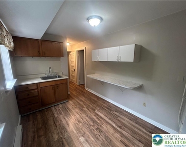 218 E Susquehanna Street - Photo Thumbnail 4