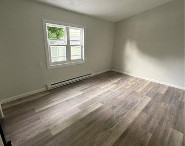 435 E Union Street - Photo Thumbnail 4