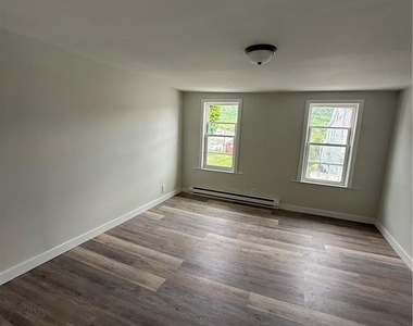 435 E Union Street - Photo Thumbnail 5