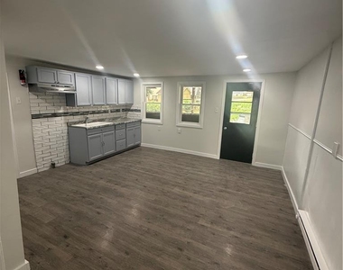 435 E Union Street - Photo Thumbnail 2