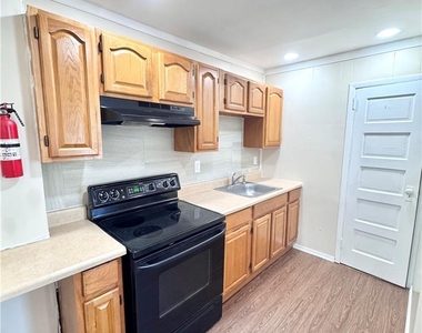 1348 E 6th - Photo Thumbnail 3