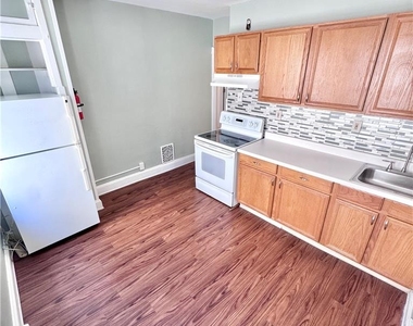 229 E Union Boulevard - Photo Thumbnail 12