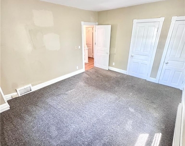 229 E Union Boulevard - Photo Thumbnail 8
