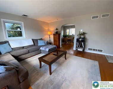 725 N Berks Street - Photo Thumbnail 2