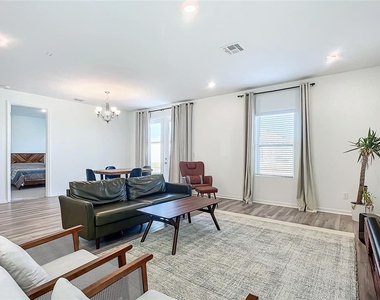 1317 Sterling Pointe Drive - Photo Thumbnail 10