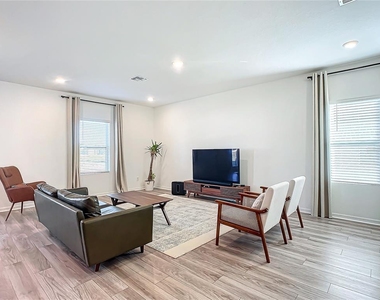 1317 Sterling Pointe Drive - Photo Thumbnail 9