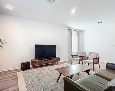 1317 Sterling Pointe Drive - Photo Thumbnail 12