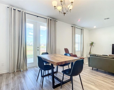 1317 Sterling Pointe Drive - Photo Thumbnail 14