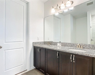 1317 Sterling Pointe Drive - Photo Thumbnail 23