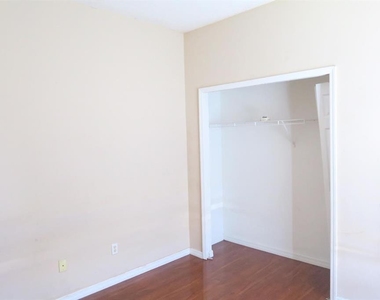 2906 Sweetspire Circle - Photo Thumbnail 18