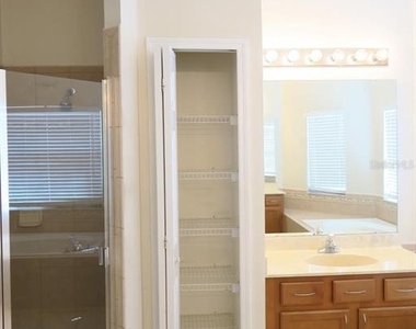 2906 Sweetspire Circle - Photo Thumbnail 12