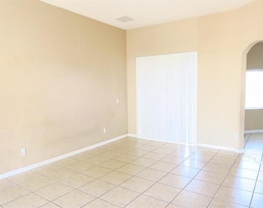 2906 Sweetspire Circle - Photo Thumbnail 6