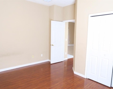 2906 Sweetspire Circle - Photo Thumbnail 22