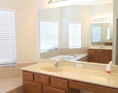 2906 Sweetspire Circle - Photo Thumbnail 13