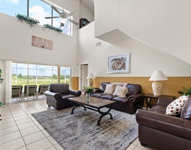 526 Windsor Place - Photo Thumbnail 2