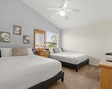 526 Windsor Place - Photo Thumbnail 16