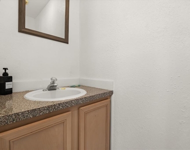 526 Windsor Place - Photo Thumbnail 32