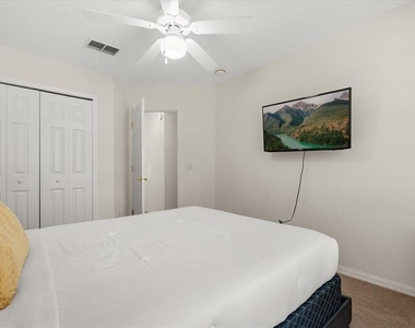526 Windsor Place - Photo Thumbnail 11