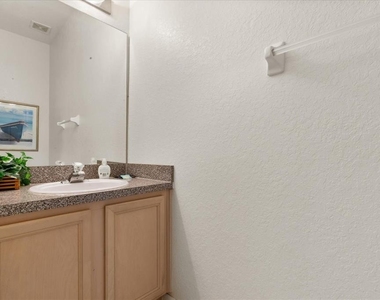 526 Windsor Place - Photo Thumbnail 22