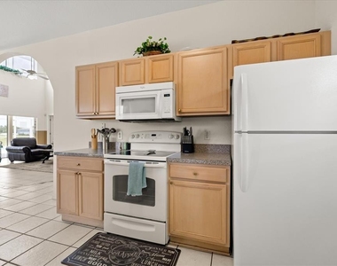 526 Windsor Place - Photo Thumbnail 8