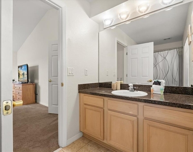 526 Windsor Place - Photo Thumbnail 18