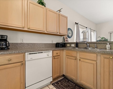 526 Windsor Place - Photo Thumbnail 7
