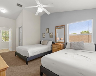 526 Windsor Place - Photo Thumbnail 17