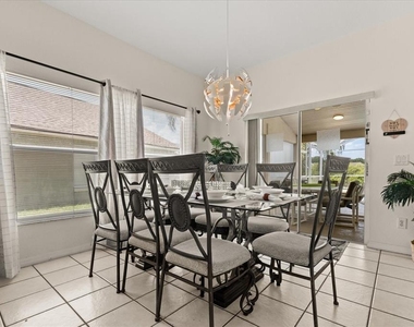 526 Windsor Place - Photo Thumbnail 4