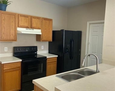 628 Madina Circle - Photo Thumbnail 4